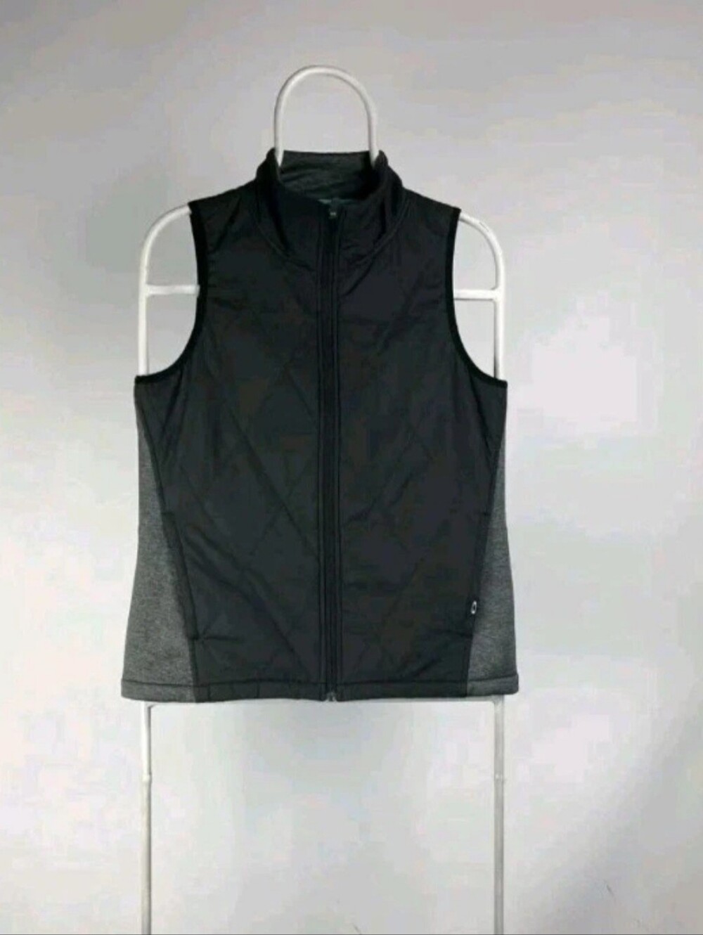 Oakley Women's Black/Gray Full Zip Vest Size Medium